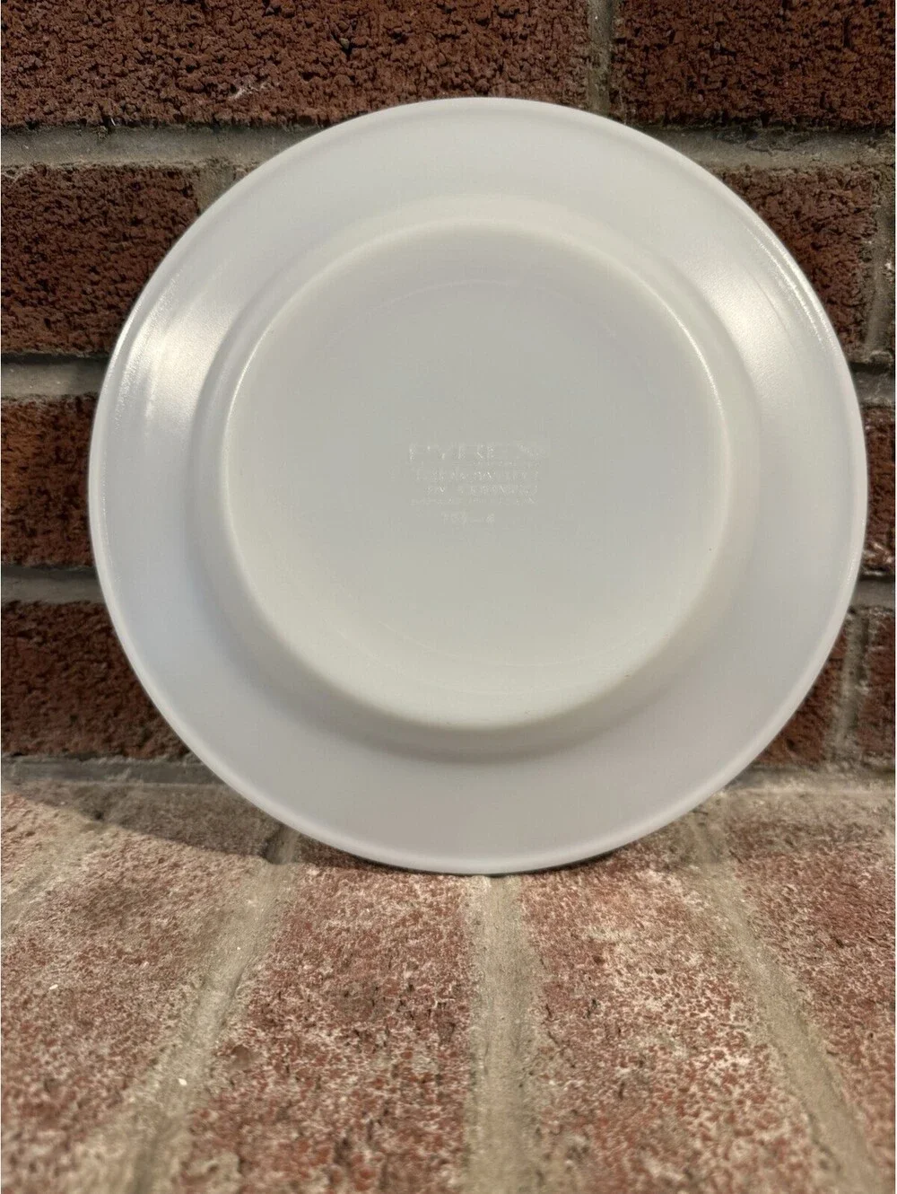Pyrex White Glass Dinner Plates Red Banded Rim Round Glossy Finish Set of 3